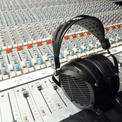 Audeze LCD-2 Classic Planar Magnetic Headphone -Audio Headphone Store 4 4a5ec98d f55a 4f2b a84a b3ec4fc30829