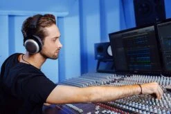 Beyerdynamic DT 880 PRO Monitor Headphones-250 Ohms -Audio Headphone Store 91fmza D 5L. SL1500