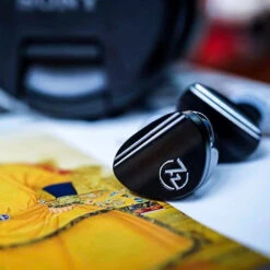 7HZ - Sonus IEM -Audio Headphone Store Concept Kart 7HZ Sonus IEM Black 1 4 28864ca8 10f9 4cf8 b3a4 6067aa1299a9