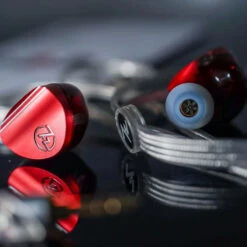 7HZ - Sonus IEM -Audio Headphone Store Concept Kart 7HZ Sonus IEM Red 1 3