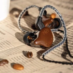 CCZ - Coffee Bean Wired IEM With Mic (Demo Unit) -Audio Headphone Store Concept Kart CCZ Coffee Bean Wired IEM with Mic Brown 9 fc3cfd6b 7f1d 485a b0c0 33a9433ba001
