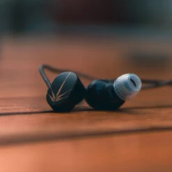 MOONDROP - Chu Wired IEM (Demo Unit) -Audio Headphone Store Concept Kart MOONDROP Chu Wired IEM Black 2 1 d64a3a93 f109 4ba5 9a10 a02626867c2a