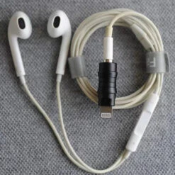 Meenova - Lighting Male To 3.5mm Female Audio Adapter -Audio Headphone Store Concept Kart Meenova Lighting Male to 3.5mm Female Audio Adapter Black 1 6