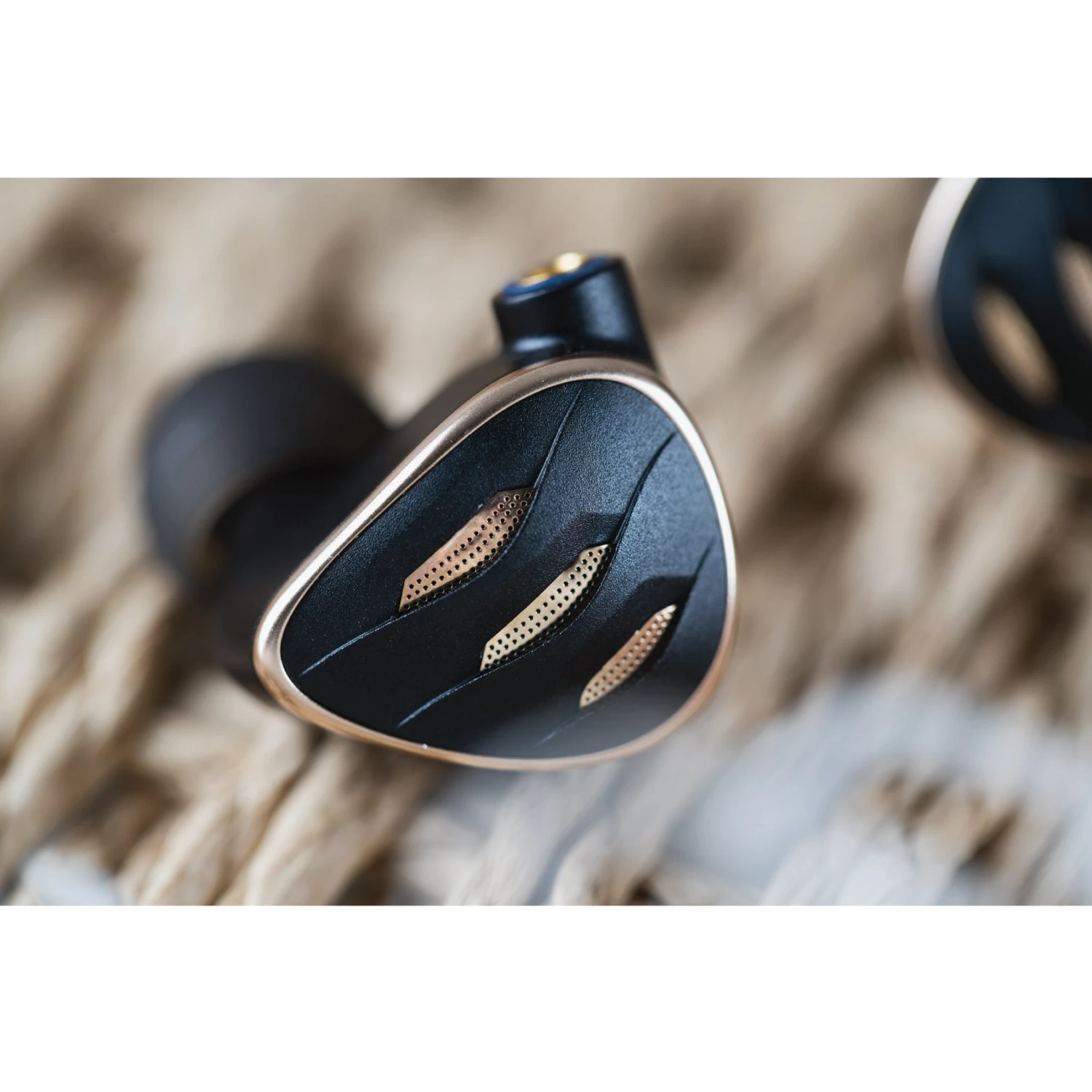 FiiO FH5S Quad Driver Hybrid In-Ear Monitor 3 FiiO FH5S Quad Driver Hybrid In-Ear Monitor - Image 3