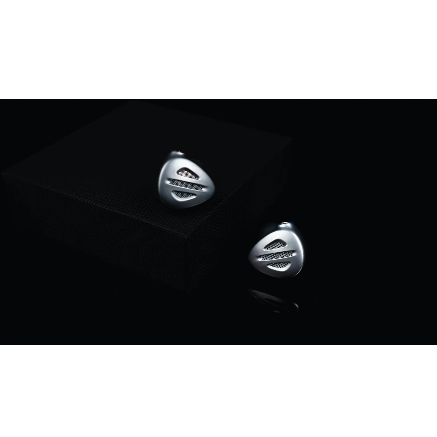 FiiO FH9 Hybrid In-Ear Monitor 5 FiiO FH9 Hybrid In-Ear Monitor - Image 5